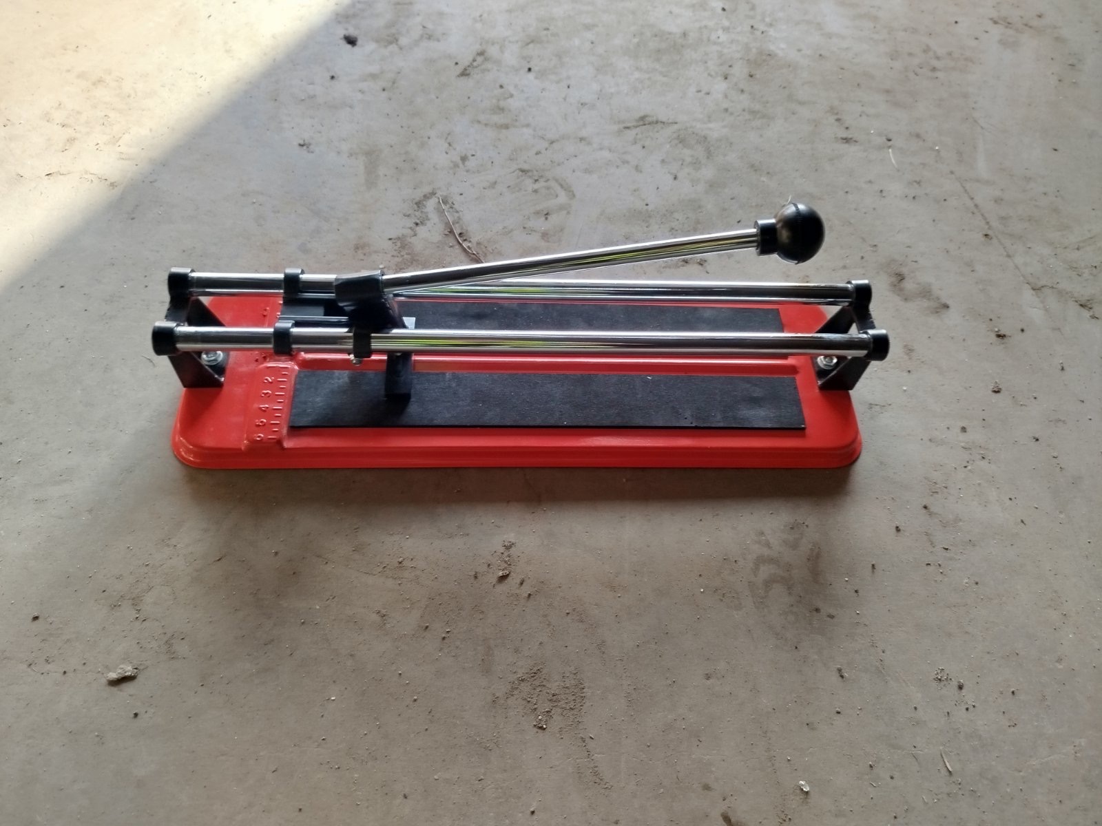 Keraamilise plaadi lõikur